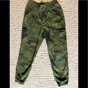 Hollister Ultra High Rise Camouflage Utility Joggers